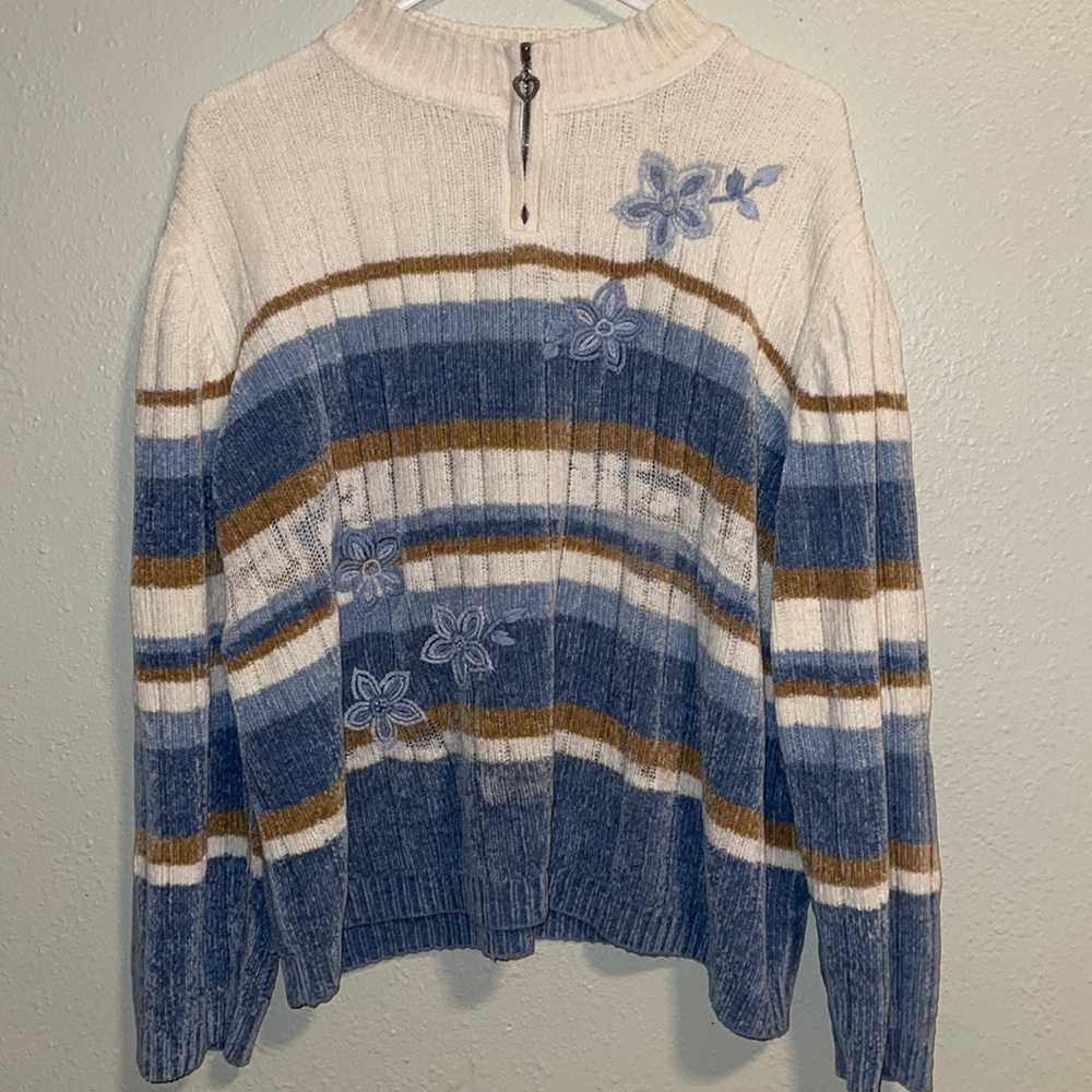 Vintage sweater with designs